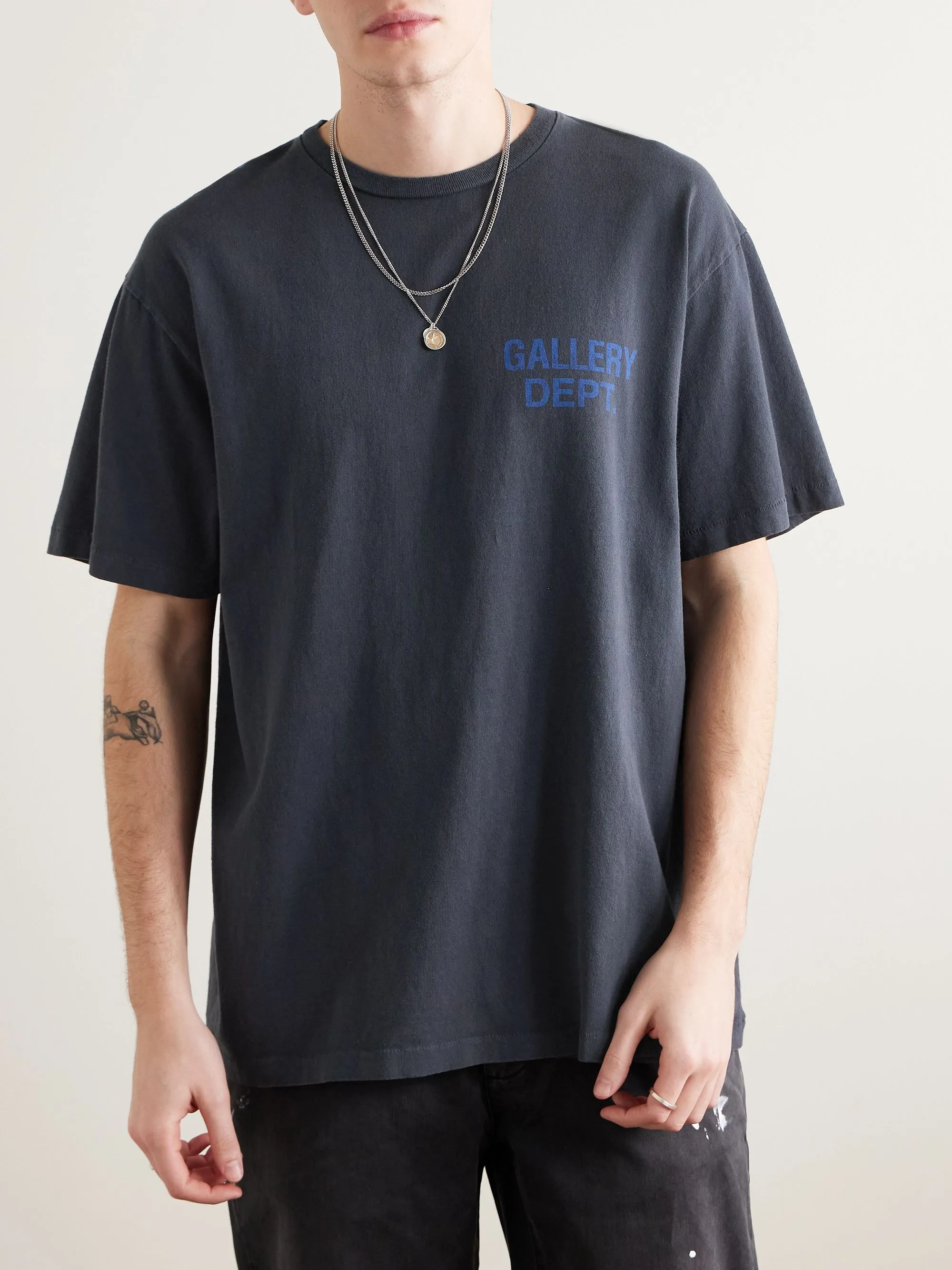 GALLERY DEPT. SOUVENIR TEE/WASHED BLACK Blue English LOGO short-sleeved Hollywood limited English TEE Washed black S-XL Assute garments dyed Re-washed and distressed Cylindrical fabric without side seams Non-open version Original development Complete accessories/matching Details in place
